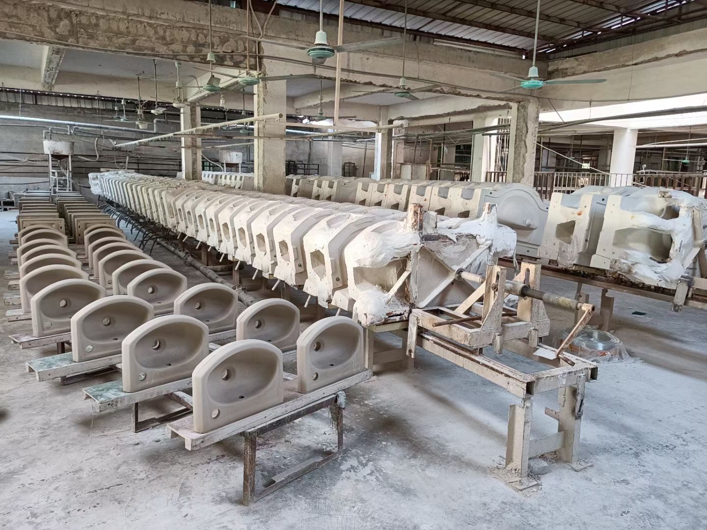 China manufacturer for ceramic mini corner wash basin factory.jpg